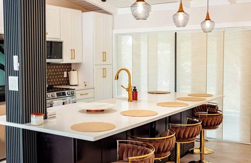 Lauderdale Isles House | Bimini Bliss: 3BR Waterfront Getaway w/Heated Pool & Outdoor Dining