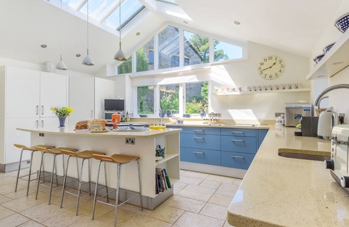 Dittisham Apartment | Binham Cottage is a well-appointed and generous house sleeping 11 guests