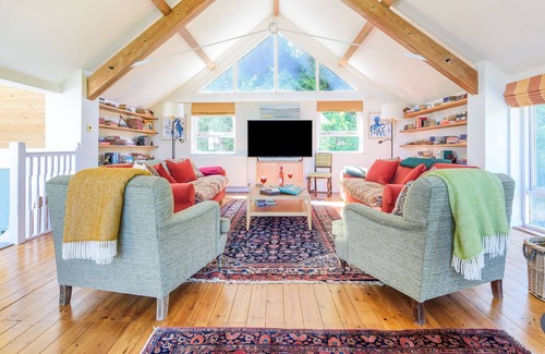 Dittisham Apartment | Binham Cottage is a well-appointed and generous house sleeping 11 guests