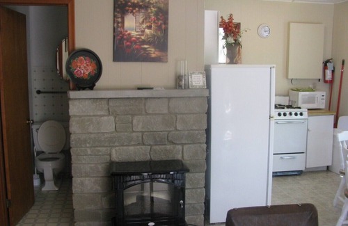 Isaacs Glen Cottage | Birch Cottage at Shiloh Cottages - Fenelon Falls