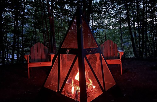 Ludlow House | Birch Lodge - mountain views, hottub, minutes to Okemo!