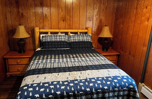 Hayward Resort | Birch Point Resort Black Cherry Suite #9