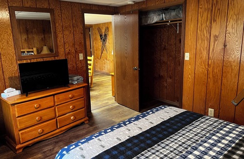 Hayward Resort | Birch Point Resort Black Cherry Suite #9