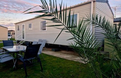 Isle of Thanet House | Birchington Vale Trieste - Sleeps 8, pet friendly & Family friendly