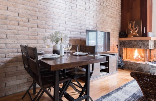 Incline Village Apartment | Birchwood by AvantStay | Mountain Home! 5-minutes From Diamond Peak Ski Resort