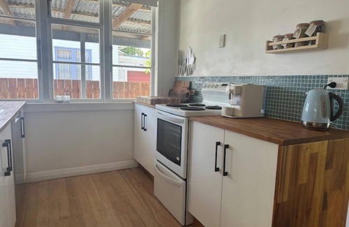 Marewa House | Bird and Fish - Napier Holiday Home
