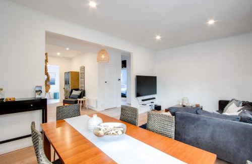 Marewa House | Bird and Fish - Napier Holiday Home