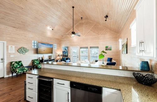 Port Aransas House | Bird in Paradise