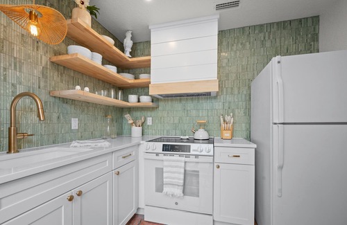 Holmes Beach Cottage | Bird of Paradise by Beach Boutique Rentals