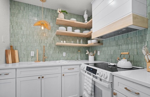 Holmes Beach Cottage | Bird of Paradise by Beach Boutique Rentals