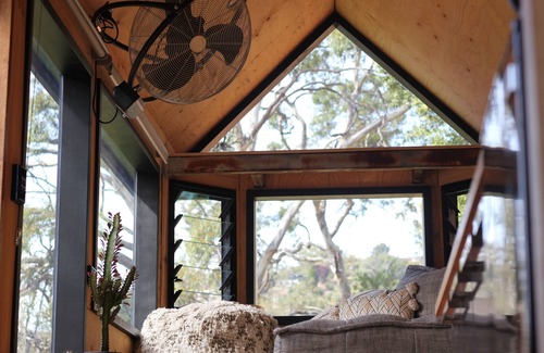 Horsnell Gully House | Bird - the Tiny House in the trees