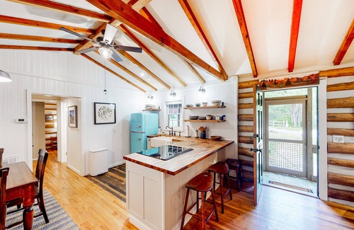 Franklin House | Bird-watcher's creekside cabin with screened porch, fireplace, yard, & firepit