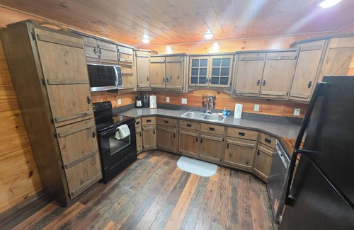 Scotland Cabin | Birdhouse Dome Cabin - Hottub - Kayaks - Disc Golf