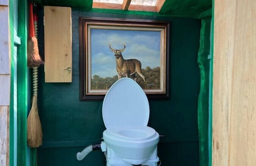 Roxbury House | Birdhouse · Glamping in New York the Catskills Birdhouse