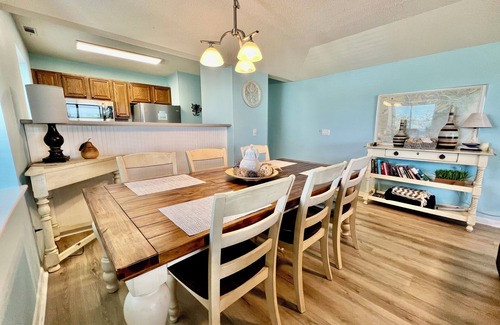 Saint Helena Island Condo | Birdie's Beach Club Villa - Cards Available; Walk to beach, pools, bar, tennis!
