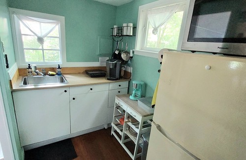 Glenwood Cottage | Birds & Buns Bungalow