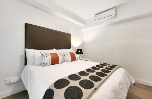 Victoria and Alfred Waterfront Apartment | Birds-eye canal view - Walk to CTICC and V&A Waterfront!