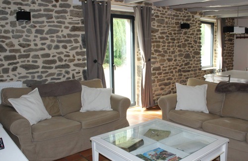 Saint-Pierre-de-Plesguen House | Birds singing near Saint-Malo and Dinan