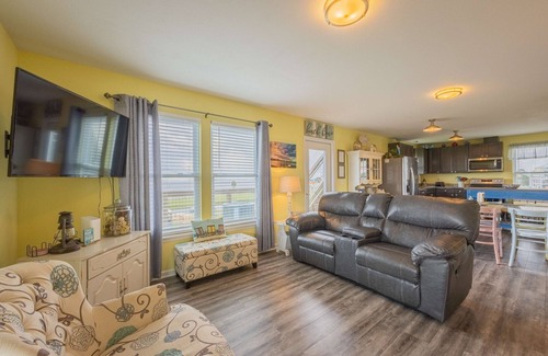 Crawfordville House | Bird’s Up Retreat-Gulf Front Home at Shell Point Beach