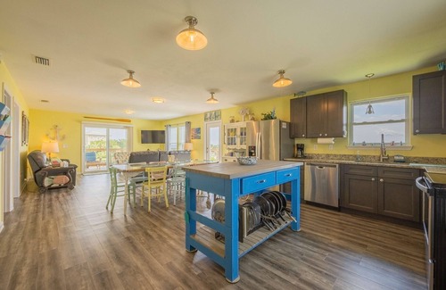 Crawfordville House | Bird’s Up Retreat-Gulf Front Home at Shell Point Beach