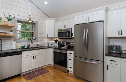 Waynesville Cottage | Birdsong Cottage - Junaluska