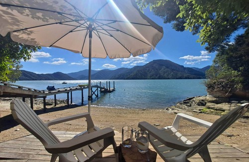 Moetapu Bay House | 🌿 Birdsong Hideaway 🌿
