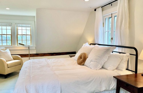 Isle of Springs House | Birdsong Landing: Luxurious Coastal Farmhouse with Stunning Views and Dock!