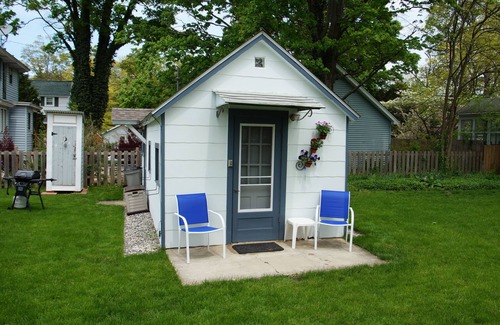 Saugatuck Cottage | Birky's Board Room Cottage on Butler St in Downtown Saugatuck