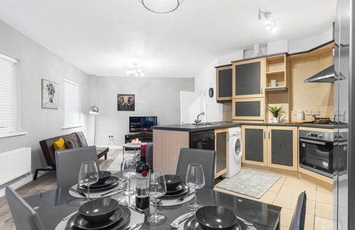 Birmingham Apartment | BIRMINGHAM !2 Bed Modern Apartment! FREE private parking Netflix