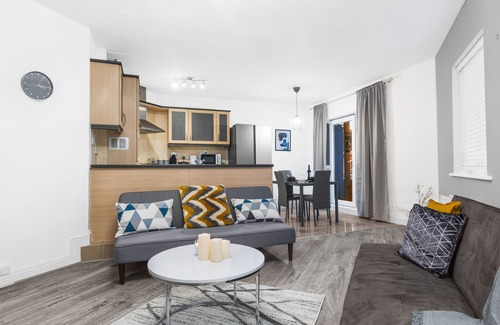 Birmingham Apartment | BIRMINGHAM !2 Bed Modern Apartment! FREE private parking Netflix