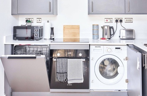 Birmingham City Centre Apartment | Birmingham/2Bed/ModernKitchen/PetsOK/Tv/Wifi