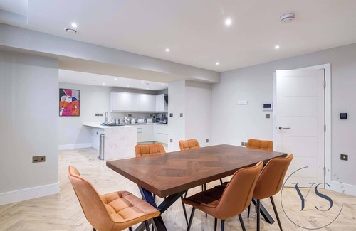 Birmingham City Centre Apartment | Birmingham 4BR Penthouse – Wi-Fi + Games