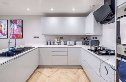 Birmingham City Centre Apartment | Birmingham 4BR Penthouse – Wi-Fi + Games