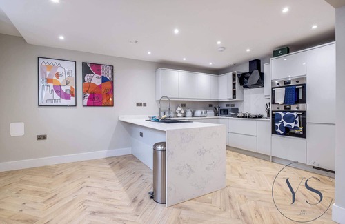 Birmingham City Centre Apartment | Birmingham 4BR Penthouse – Wi-Fi + Games