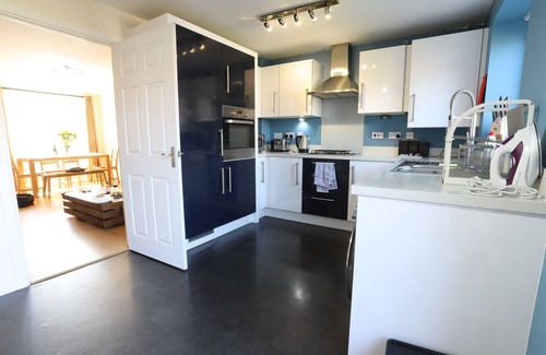 Little Hay House | Birmingham Airport/NEC Beauty Homebase for 7 people