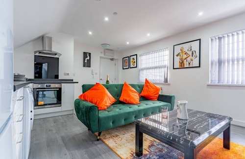 Birmingham Apartment | Birmingham Apt-Sleeps 4-Walk to City Centre-Pets