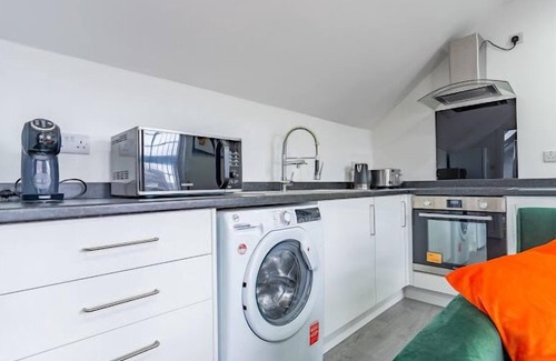 Birmingham Apartment | Birmingham Apt-Sleeps 4-Walk to City Centre-Pets
