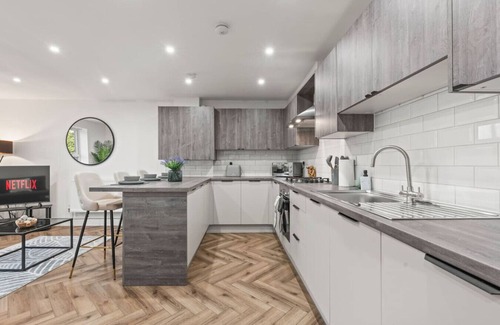 Birmingham Apartment | Birmingham Luxe Free Parking Sleep 8 Central
