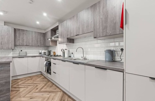 Birmingham Apartment | Birmingham Luxe Free Parking Sleep 8 Central