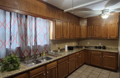Norwood House | Birmingham's Spacious Uptown Family Retreat
