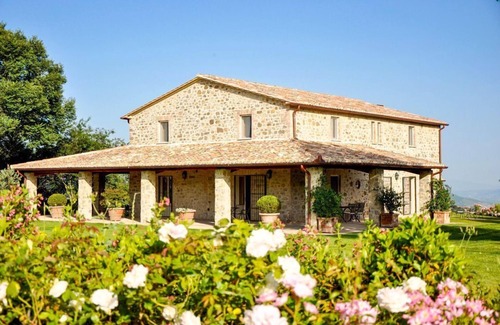 Allerona Villa | Bisenzio Farmhouse - Six Bedroom Villa, Sleeps 12