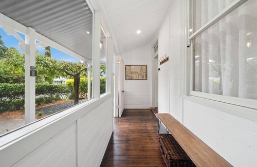 Katoomba Cottage | Bisham CottagenFully renovated two bedroom Cottage with a brand new out door Spa