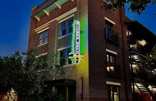 Kessler Apartment | Bishop Arts Hotel Studio 1