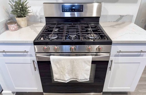 Kessler Apartment | Bishop Arts| Medical Center|Zoo| Entertain