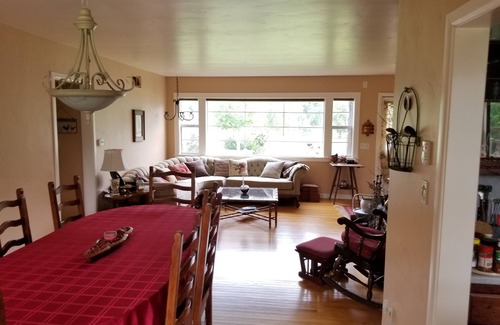 West Bishop House | Bishop, Entire-house, Elec Veh. Fast Charger. MONTHLY rental 25% Discount.