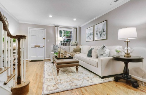 Old Town Alexandria House | Bishop's Terrace - A Poshabodes Luxury Property!