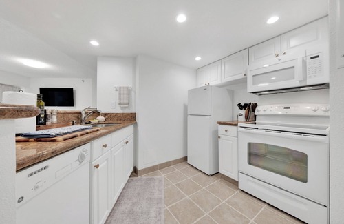 Downtown Honolulu Condo | Bishop Suites @ Executive Centre, 1 Bedroom Ocean View Unit #4007, Downtown HNL