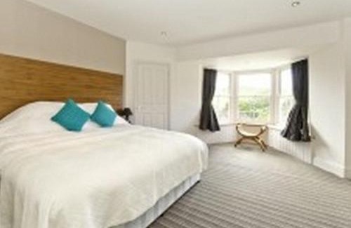 West Lulworth House | Bishops Cottage Lulworth Cove
