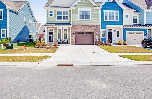 Millville House | Bishops Landing home with patio, grill, AC, shared pool, & tennis - near beach