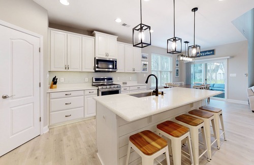 Millville House | Bishops Landing townhome with screened porch, patio, on-site pool & tennis